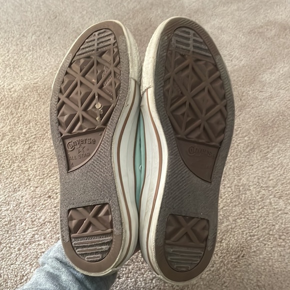 Bumble bee dual tongue converse sneakers - Picture 4 of 4